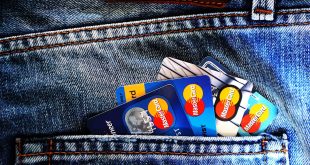 Kreditná alebo debetná karta? Kde je rozdiel?